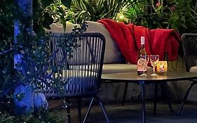 Cosy, Private Guest House With Pool And Private Parking